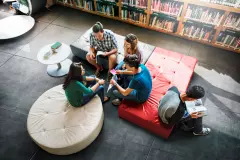 Etudiants en études supérieures après une bonne orientation scolaire